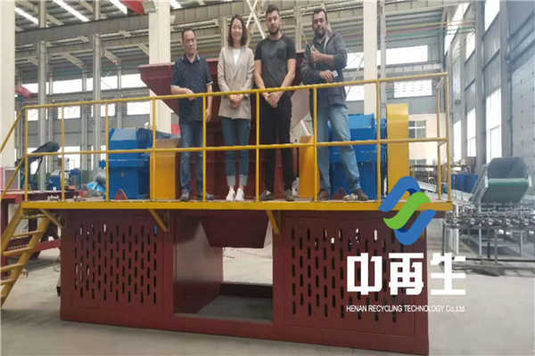 在操作金屬撕碎機(jī)設(shè)備時(shí) 切記犯到以下兩點(diǎn)錯(cuò)誤